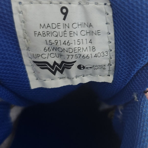 BNWOT Sz US 9 Wonderwoman Kids Toddler  Red Blue Light Up Sneakers Shoes Velcro - Picture 8 of 11